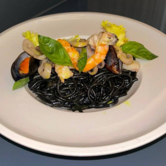 Спагеті Фруті ді маре з чорнилом каракатиці